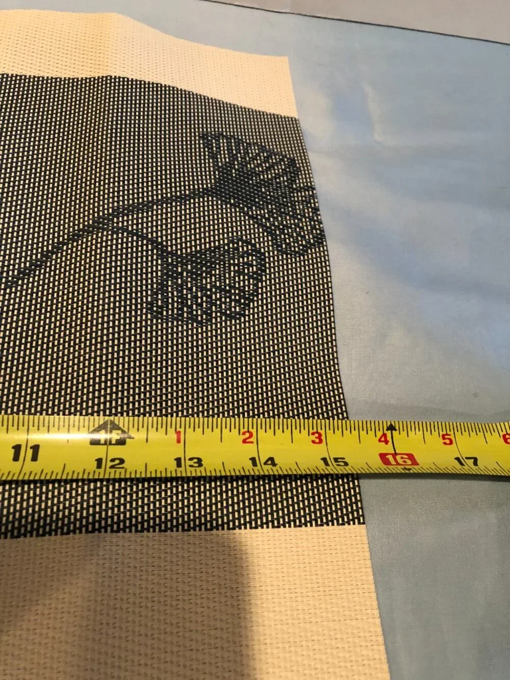 Heat Resistant, Easy to Clean Leaf Flower Pattern Placemat 15.5